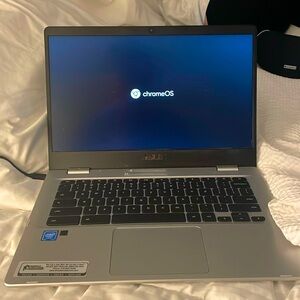 Good condition 2024 version Asus chromembook